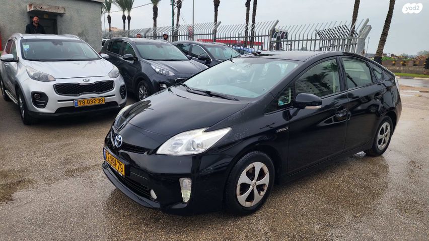 טויוטה פריוס