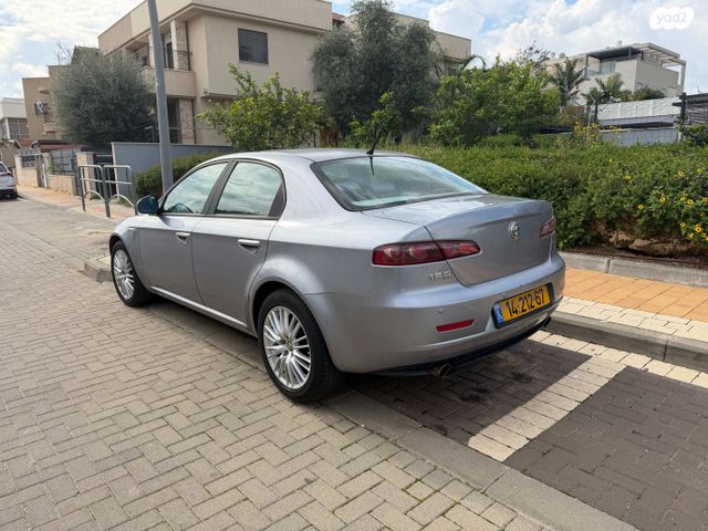 מודעת רכב אלפא רומיאו 159