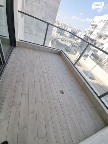 דירה, כלנית 8, הפרחים, חריש