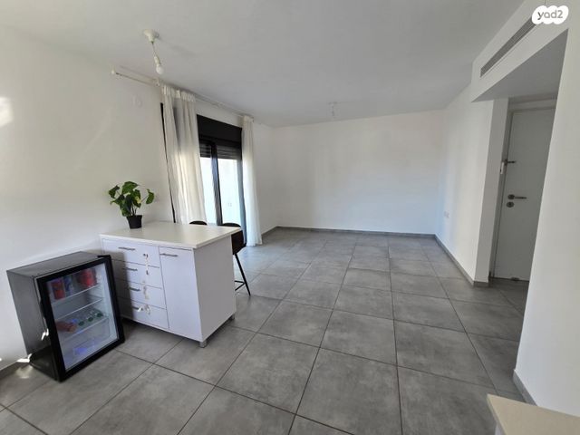 דירה, שדרות מנחם בגין 40, גבעת אולגה, חדרה