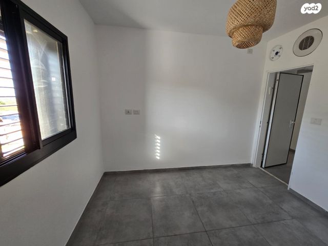 דירה, שדרות מנחם בגין 40, גבעת אולגה, חדרה