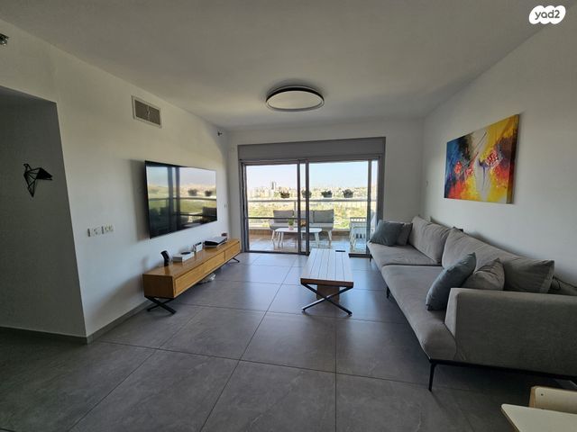 שולמית אלוני 5