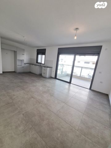 דירה, כלנית 8, הפרחים, חריש