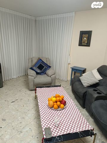 דירה, דוד צדוק 12, בן גוריון, חולון