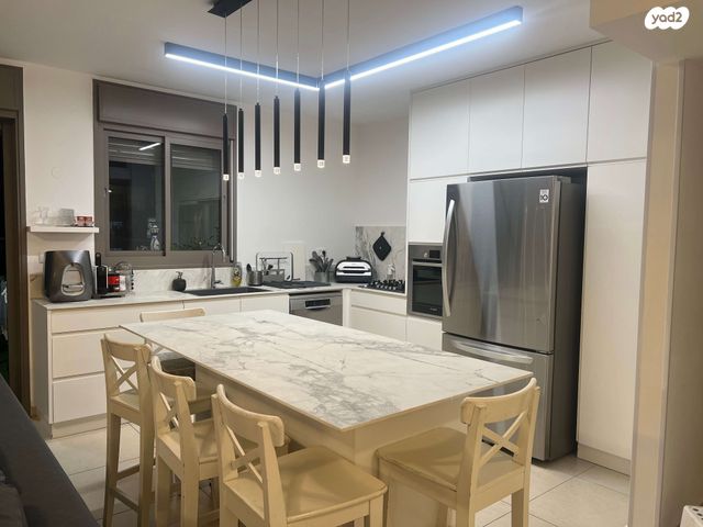 שושנה דמארי 11