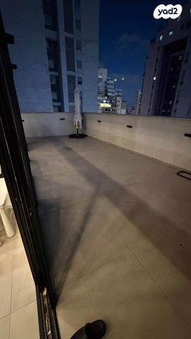 גג/ פנטהאוז, יעקב פיכמן 13, ח-501, חולון