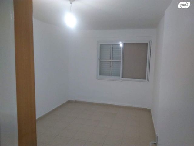 דירה, א.ד. גורדון 6, גיורא, טירת כרמל