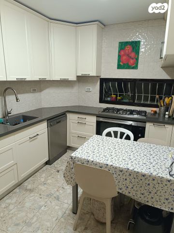 דירה, דוד צדוק 12, בן גוריון, חולון