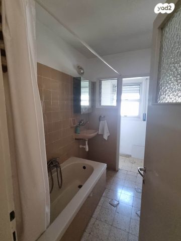 דירה, מרדכי אלקחי 37, ארמון הנציב, תלפיות מזרח, ירושלים