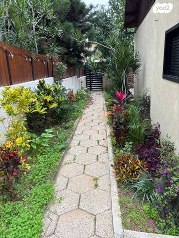 דו משפחתי, אהרונוביץ' 11, כצנלסון, ראשון לציון