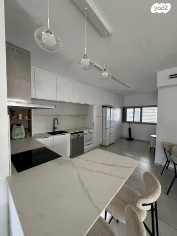 דירה, יהודה לייב פינסקר 50, רמב"ם, ראשון לציון