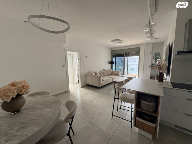 דירה, יהודה לייב פינסקר 50, רמב"ם, ראשון לציון