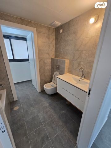 דירה, הרב הרצוג 6, צפון מערב מרכז העיר, נתניה