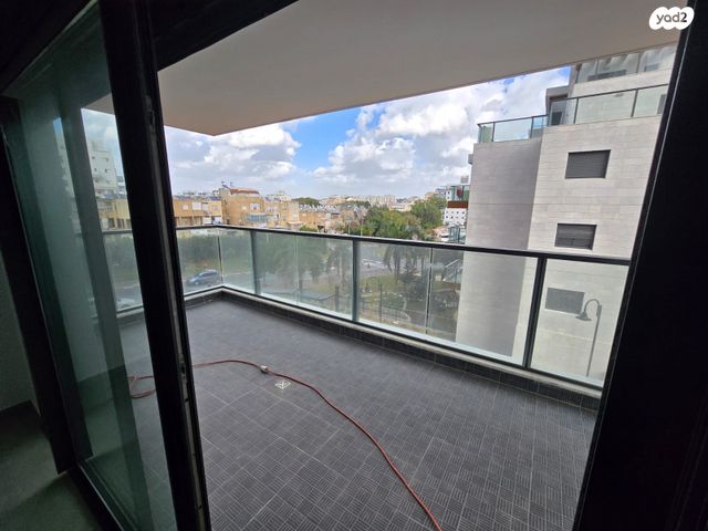 דירה, הרב הרצוג 6, צפון מערב מרכז העיר, נתניה