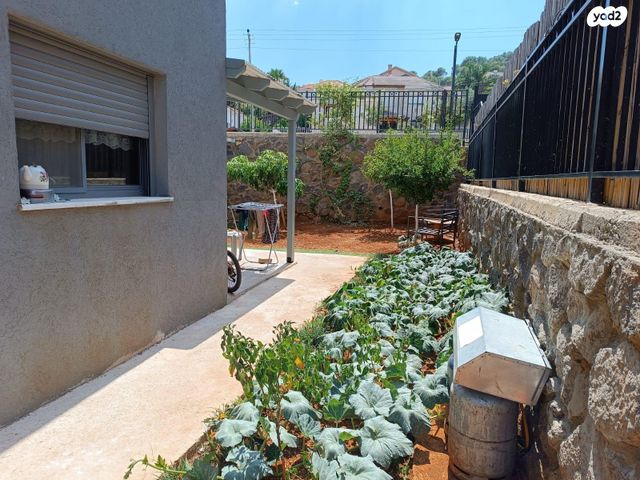 דו משפחתי, הרימון 5, שאר העיר, חצור הגלילית