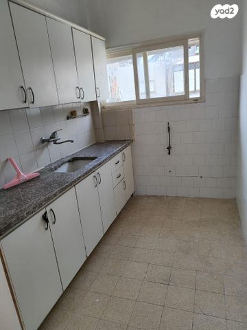 ז'בוטינסקי 20