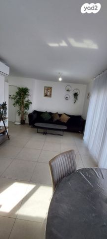 דירה, אריק איינשטיין 4, הרקפות, ראשון לציון