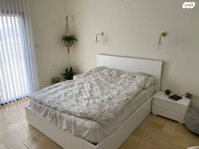 דו משפחתי, הדרור 7, חבר, חבר