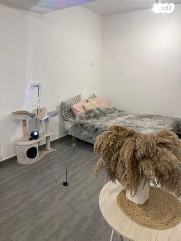 עזרה וביצרון 13