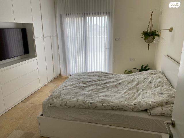 דו משפחתי, הדרור 7, חבר, חבר