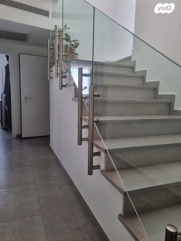 גג/ פנטהאוז, חיים סירני 26, נווה רמז, חולון