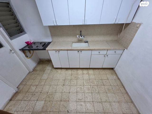 דירה, המייסדים 56, שאר העיר, מנחמיה