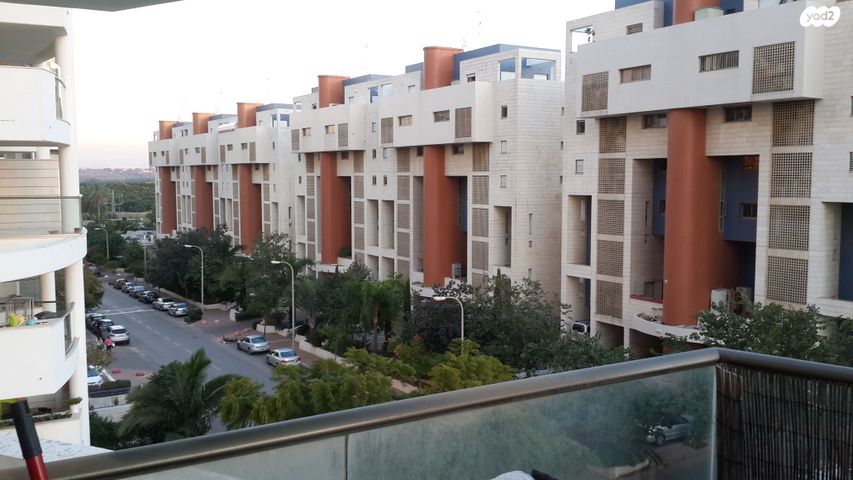 דירה, כרמל 1, אחוזת הנשיא, רחובות