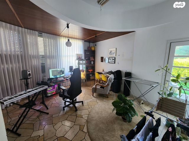 דירת גן, פינסקר 12, נווה שאנן, חיפה