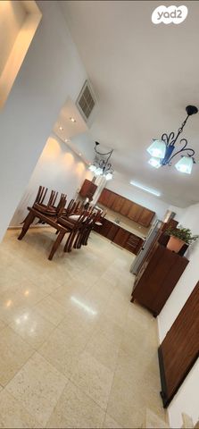 גג/ פנטהאוז, ליסין 14, נאות רחל, חולון