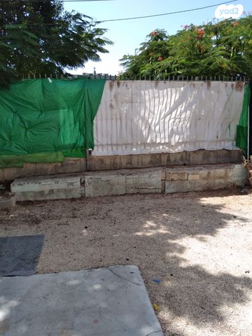 דירת גן, התחייה 12, נאות שושנים, חולון