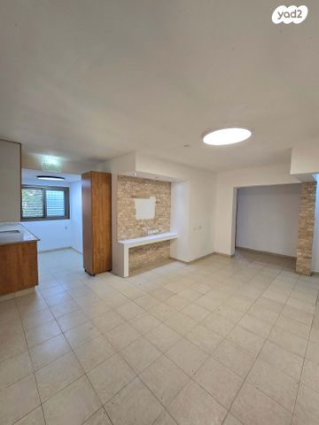 דירה, יונה פישר 21, פרדסיה, פרדסיה