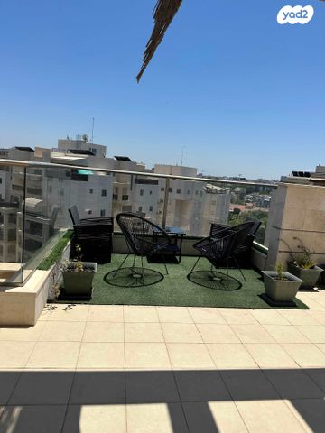 גג/ פנטהאוז, אהרון כצנלסון 3, נווה גן, פתח תקווה