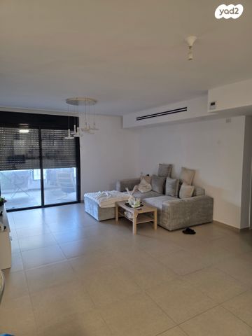 דירה, הרב אבא אבוחצירה 25, שדרות בפארק, שדרות