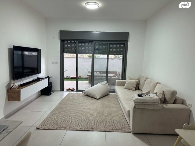 דירת גן, רקפת 15, הפרחים, חריש