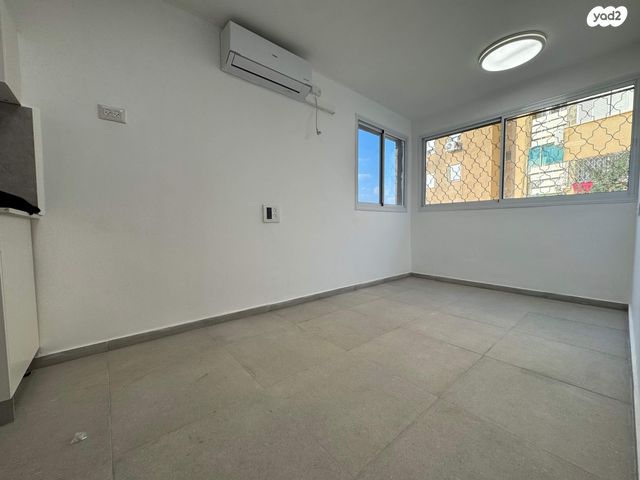 דרך יד לבנים 208