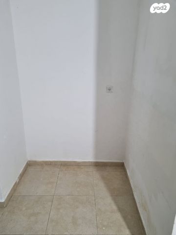 דירה, הכלנית 25, שיכון ב, כפר יונה