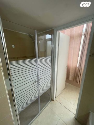 דירה, שדרות כצנלסון 8, מרכז העיר, קרית אתא