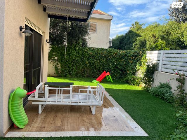 בית פרטי/ קוטג', הכיכר 4, המושבה, בנימינה גבעת עדה