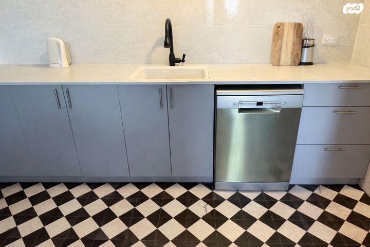 דו משפחתי, הבבלי 23, מתחם 19 - 20 (מתחם הפרחים), הוד השרון