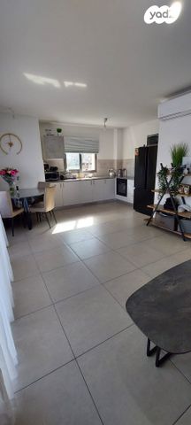 דירה, אריק איינשטיין 4, הרקפות, ראשון לציון