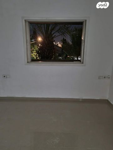 דירה, הכלנית 25, שיכון ב, כפר יונה