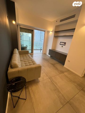 דירה, דרך מנחם בגין 144, מונטיפיורי, הרכבת, תל אביב יפו