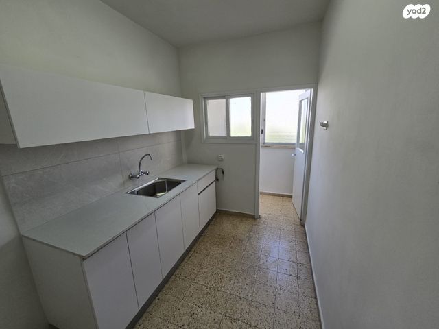 דירה, רמב"ם 53, רמב"ם, ראשון לציון