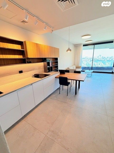 דירה, דרך מנחם בגין 158, מונטיפיורי, הרכבת, תל אביב יפו