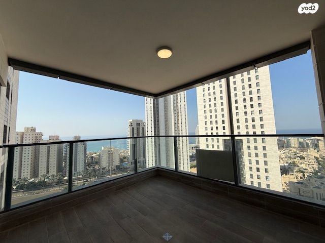 דירה, אמנון ליפקין שחק 4, נוף הטיילת, נתניה