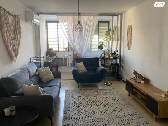 אסתר המלכה 25