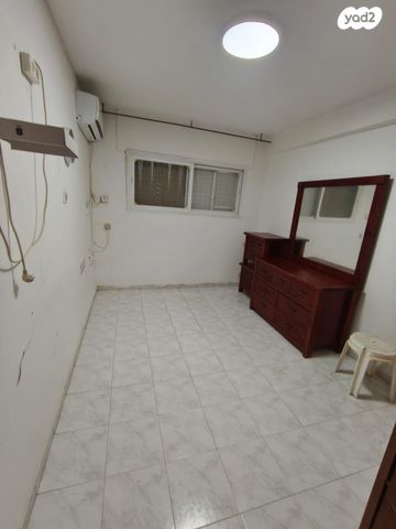 דירה, בר כוכבא 25, האצטדיון, טבריה