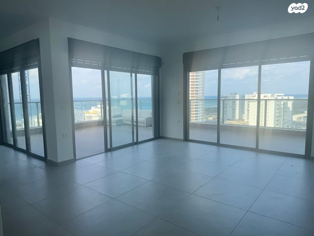 גג/ פנטהאוז, שדרות אריה תגר 19, ברנע, אשקלון