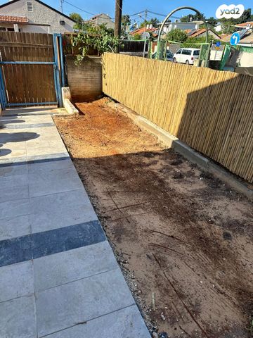 דו משפחתי, הבבלי 23, מתחם 19 - 20 (מתחם הפרחים), הוד השרון