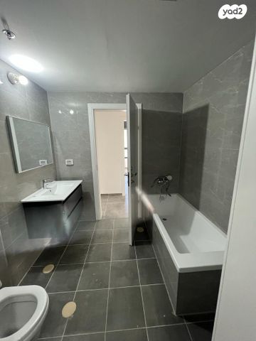 דירה, דוד המלך 14, צפון מערב מרכז העיר, נתניה